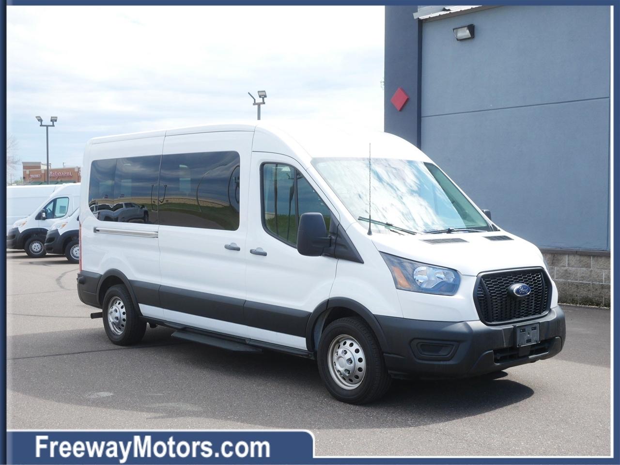 2024 Ford Transit Passenger Wagon T-350 148" Med Roof XL AWD