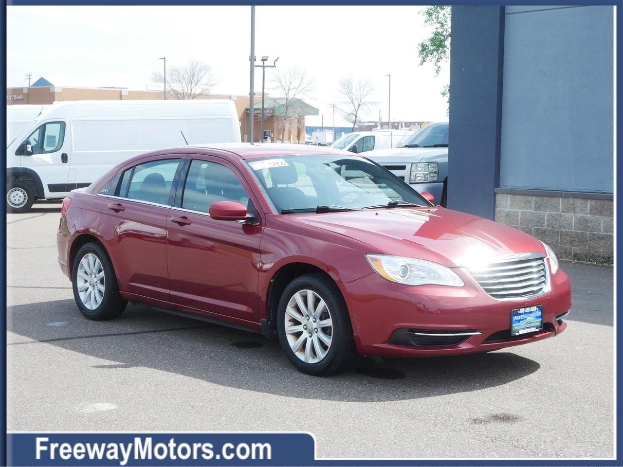 2013 Chrysler 200 4dr Sdn Touring