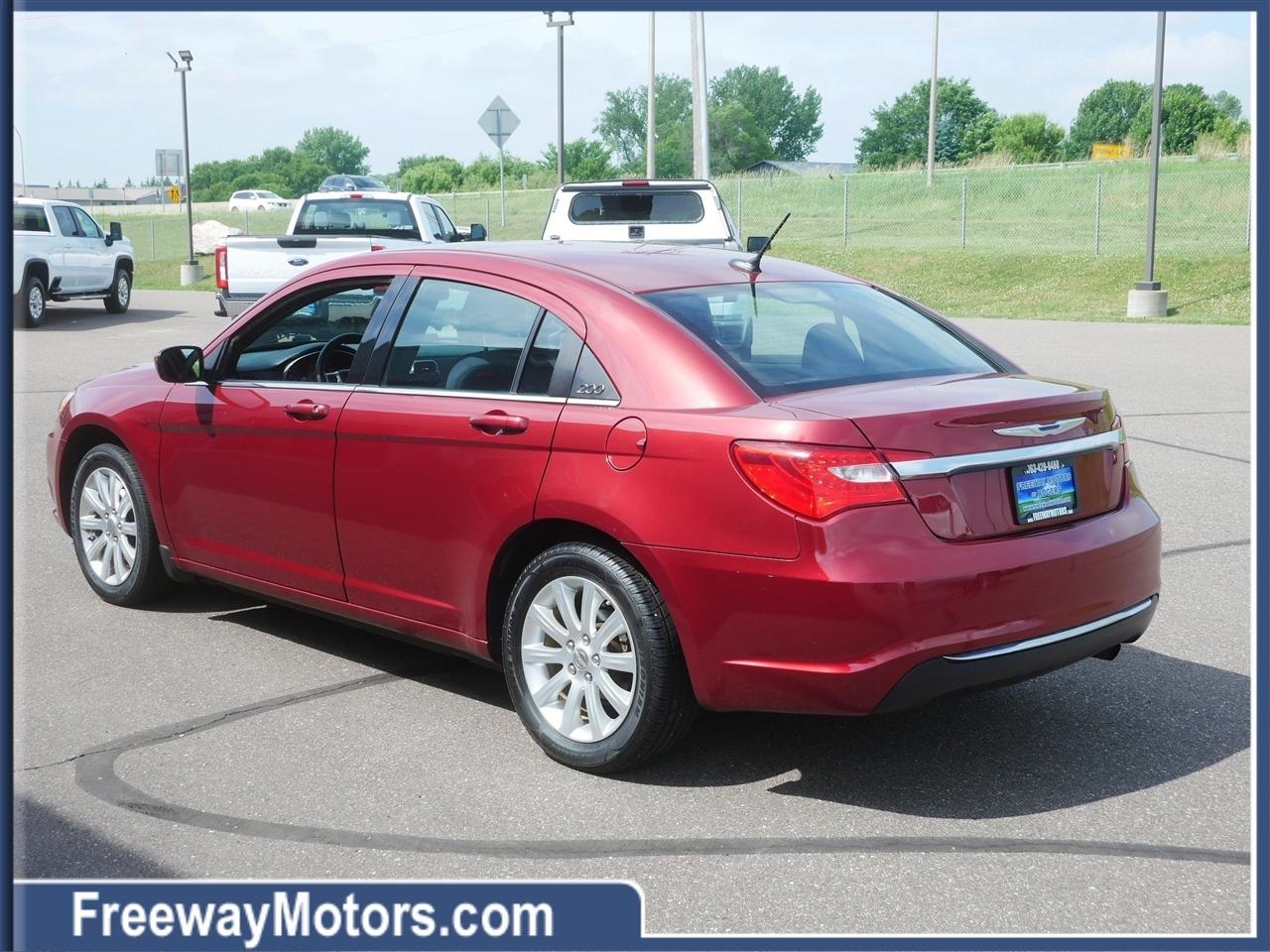 Chrysler 200 4dr Sdn Touring 2013