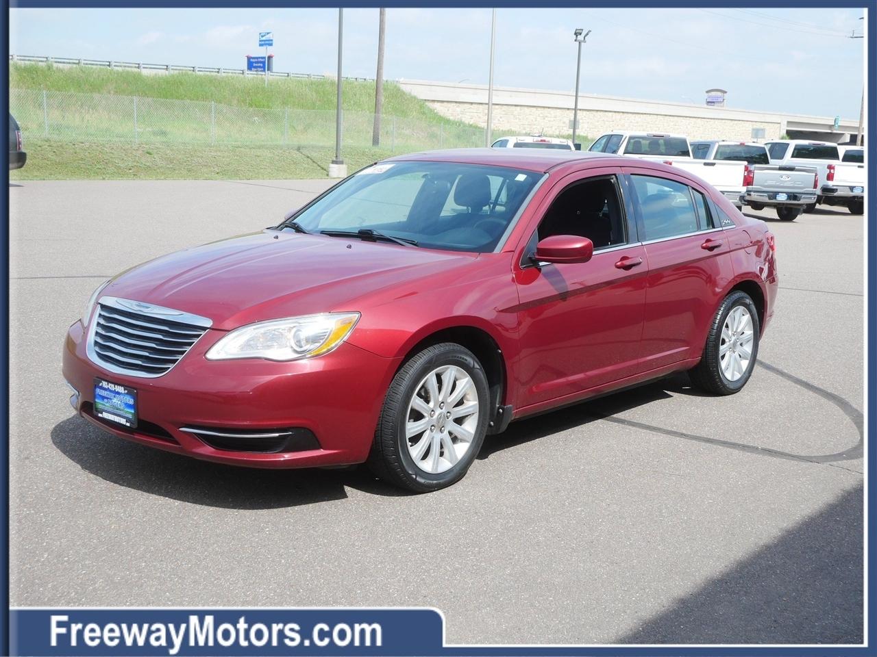 Chrysler 200 4dr Sdn Touring 2013