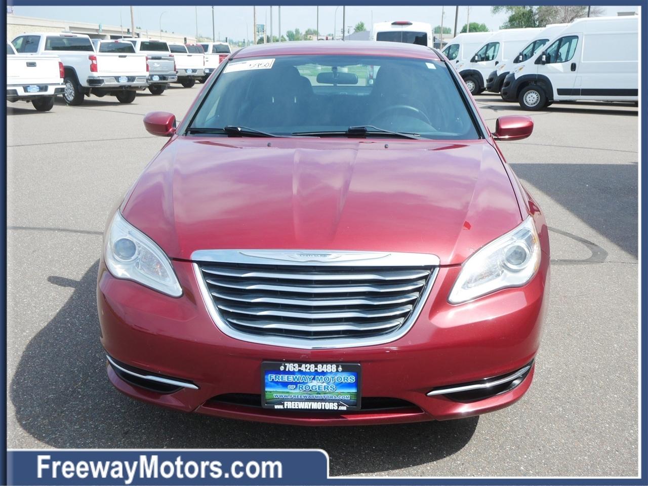 Chrysler 200 4dr Sdn Touring 2013