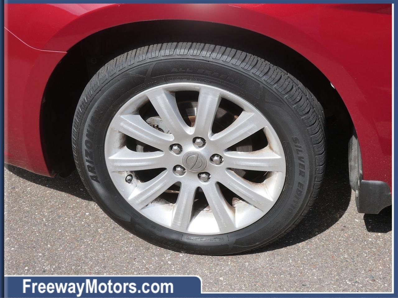 Chrysler 200 4dr Sdn Touring 2013