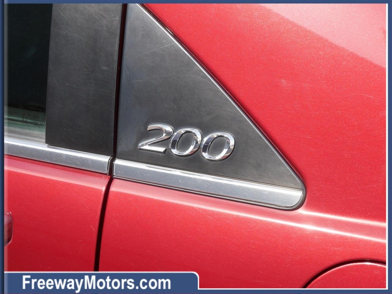 Chrysler 200 4dr Sdn Touring 2013