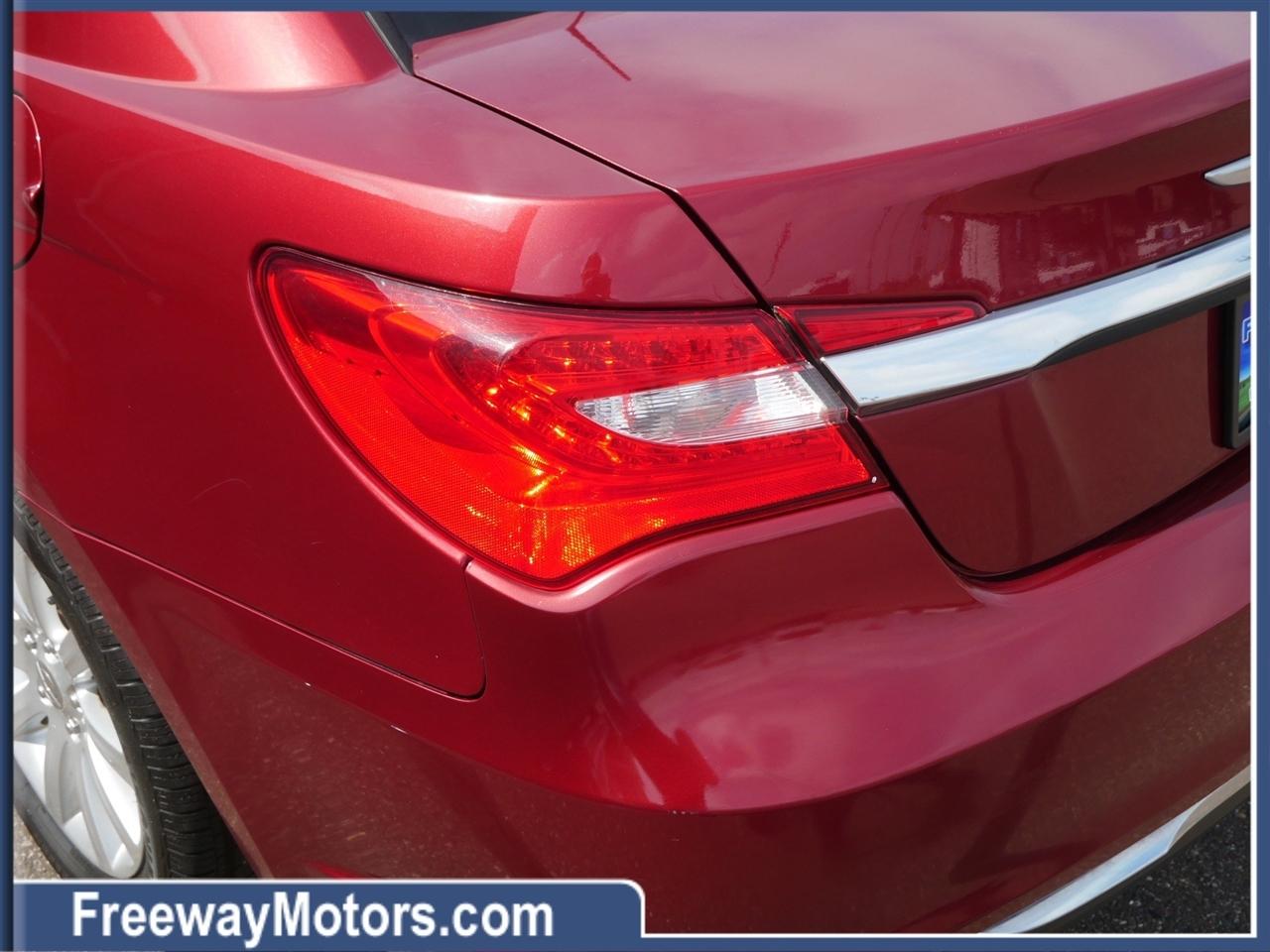 Chrysler 200 4dr Sdn Touring 2013