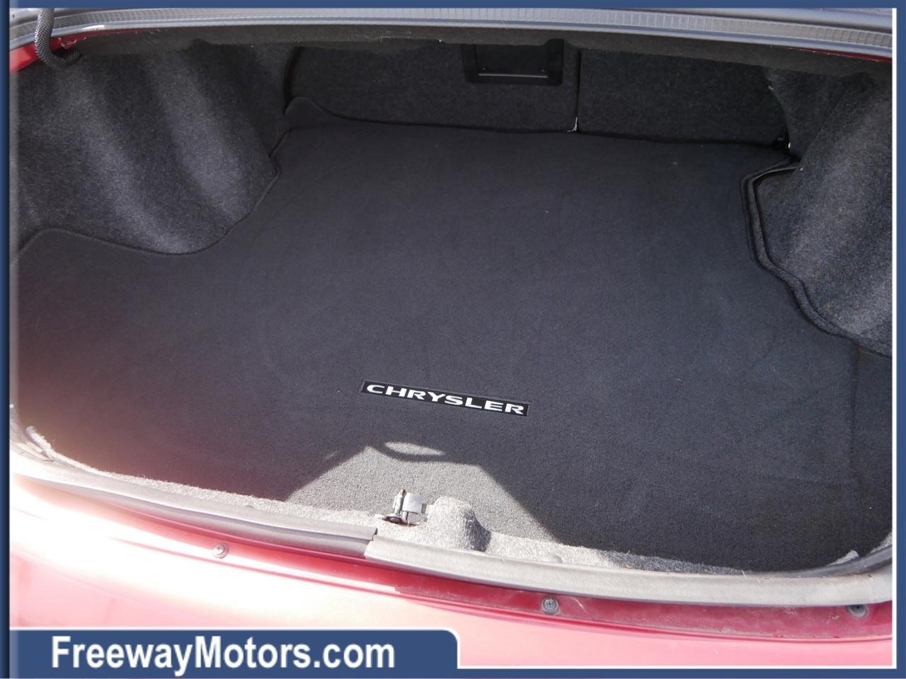 Chrysler 200 4dr Sdn Touring 2013
