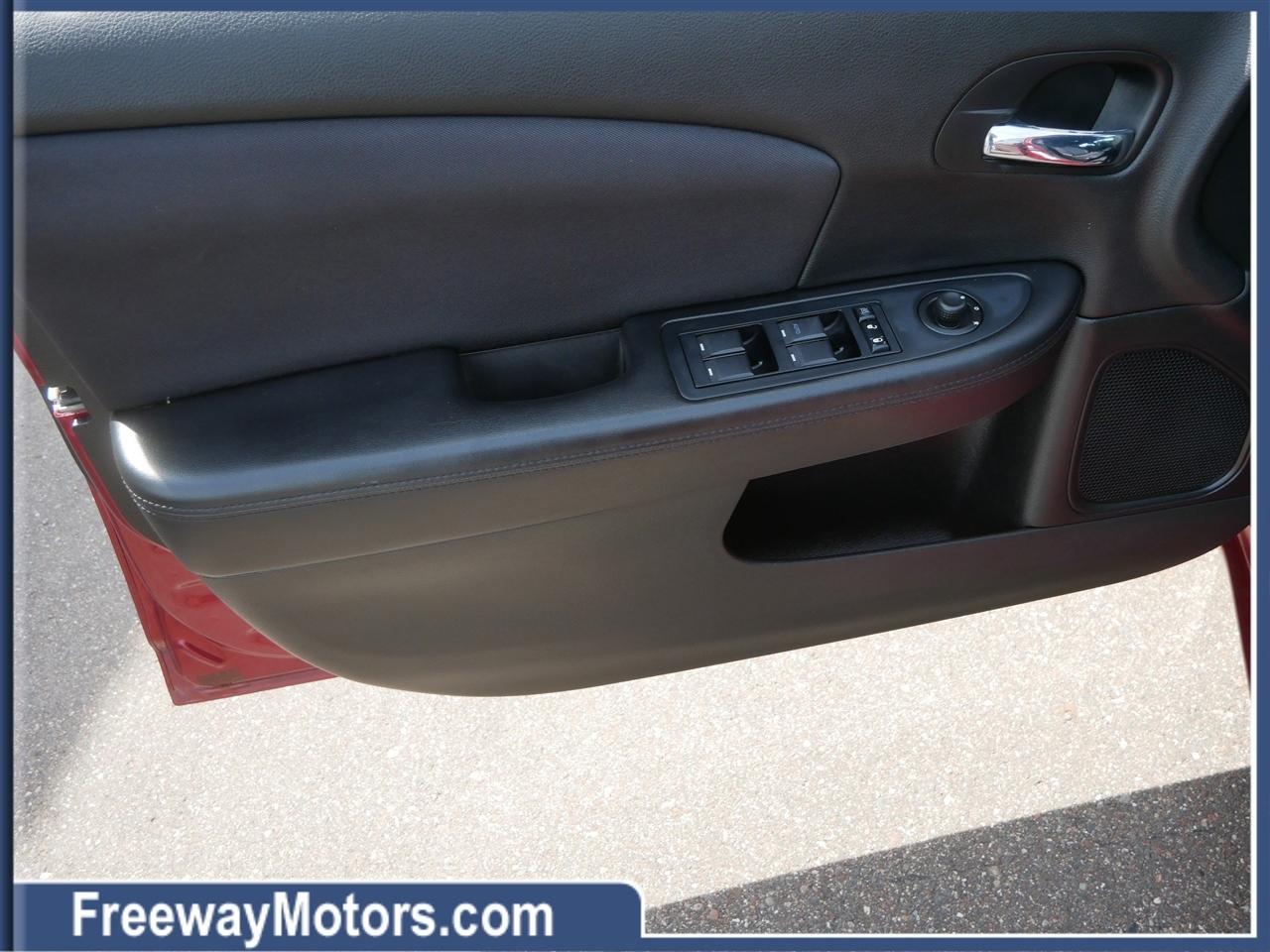 Chrysler 200 4dr Sdn Touring 2013