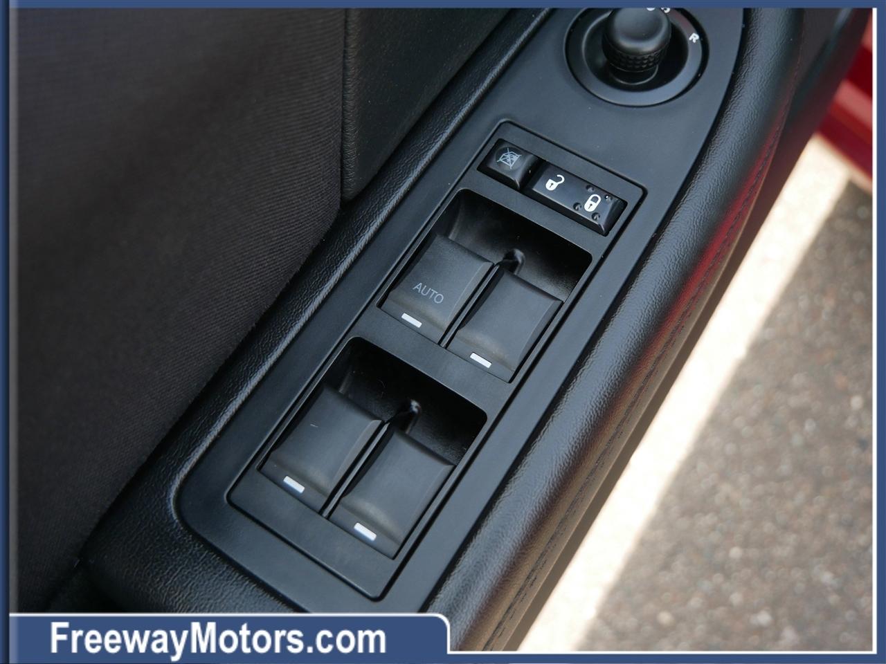 Chrysler 200 4dr Sdn Touring 2013