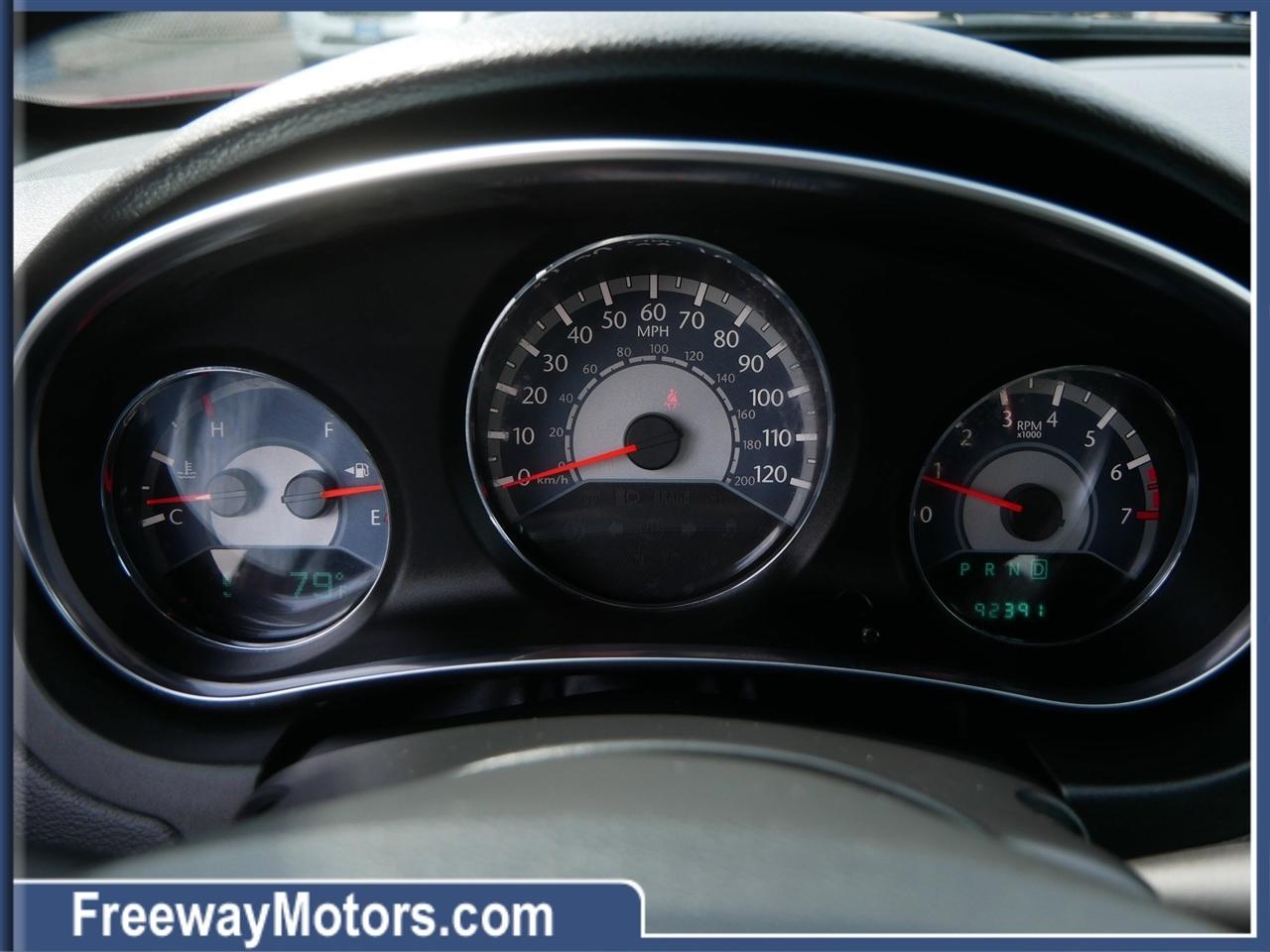 Chrysler 200 4dr Sdn Touring 2013