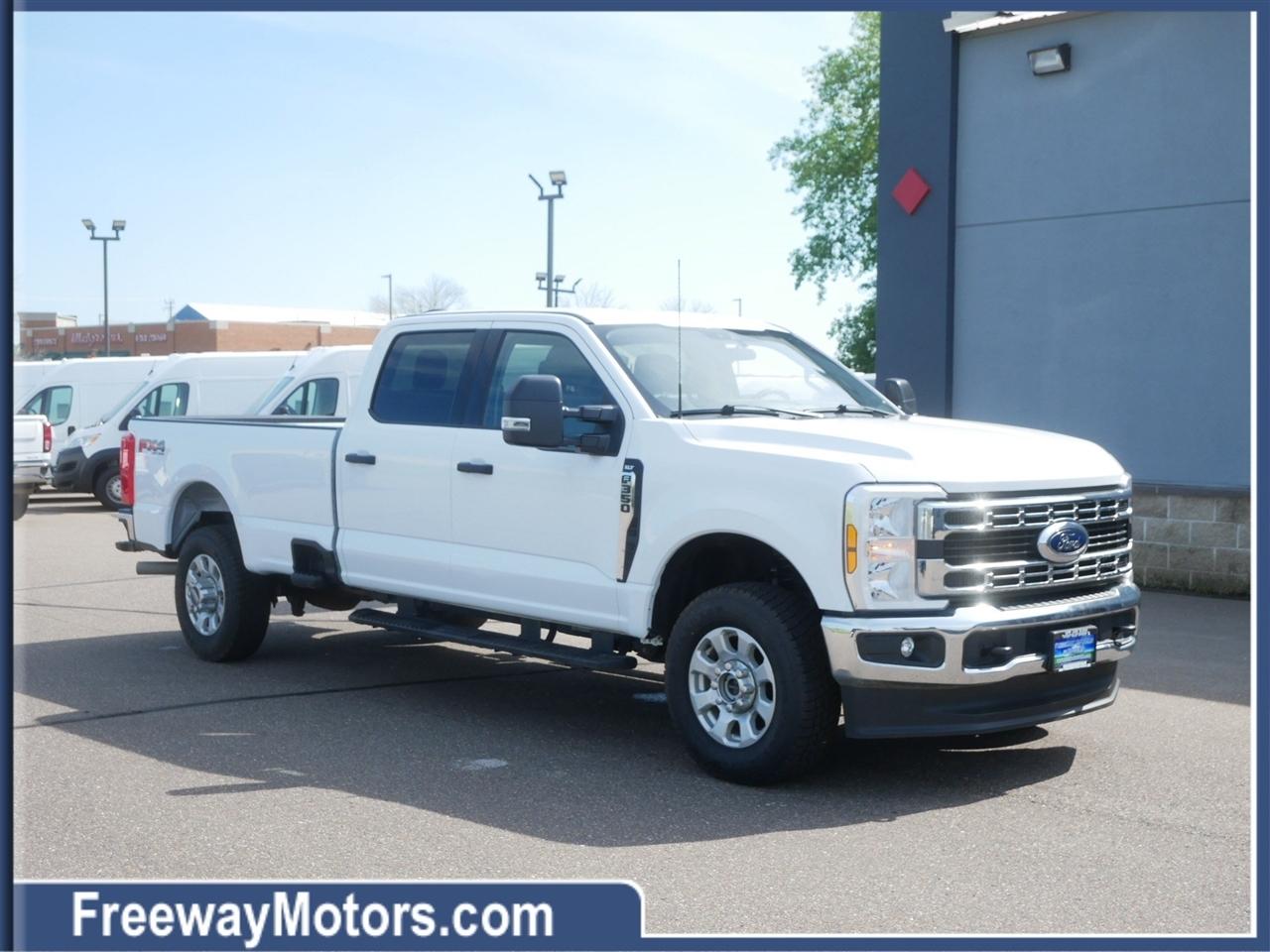 2024 Ford Super Duty F-350 SRW XLT 4WD Crew Cab 8' Box