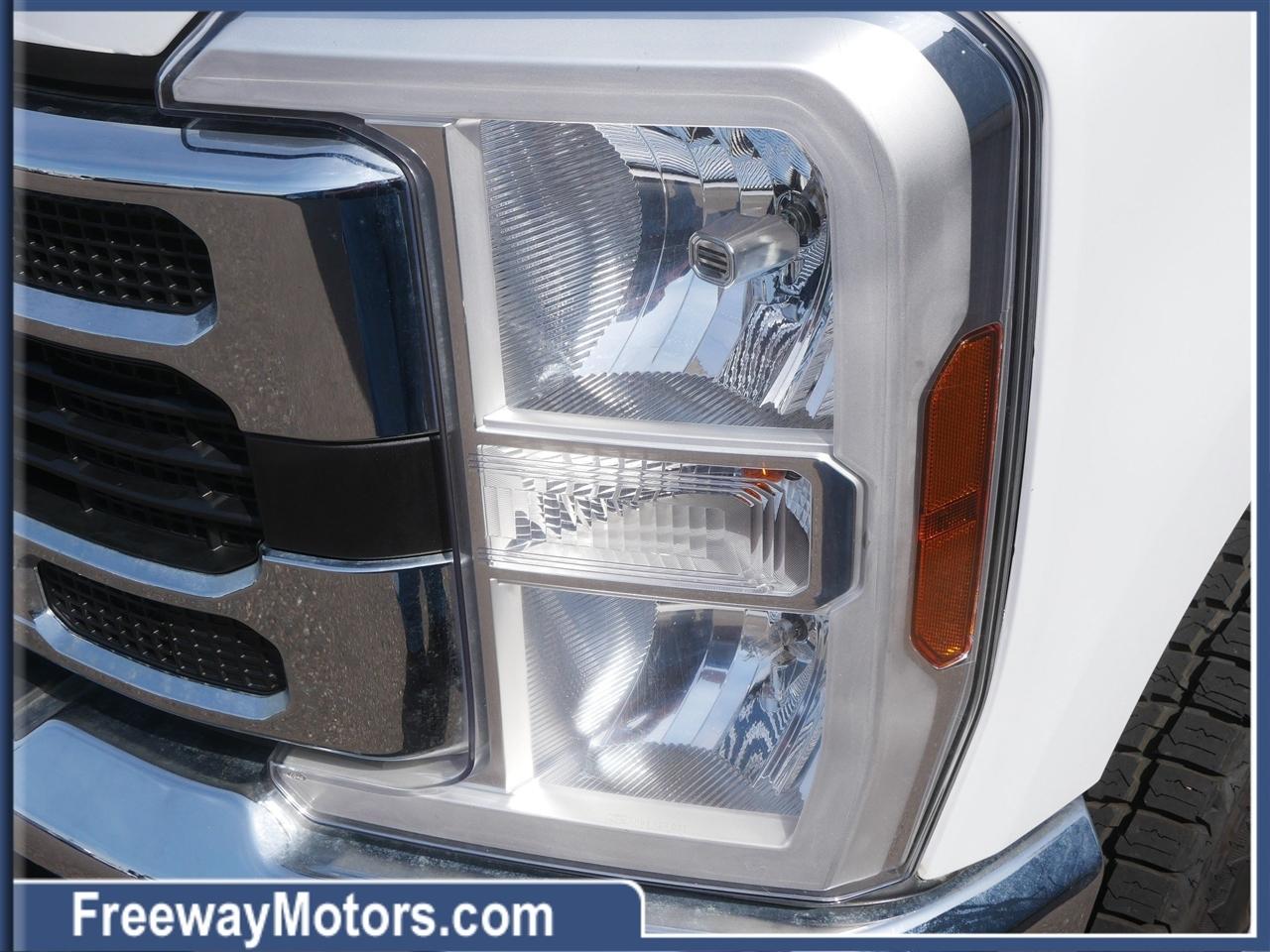 Ford Super Duty F-350 SRW XLT 4WD Crew Cab 8' Box 2024