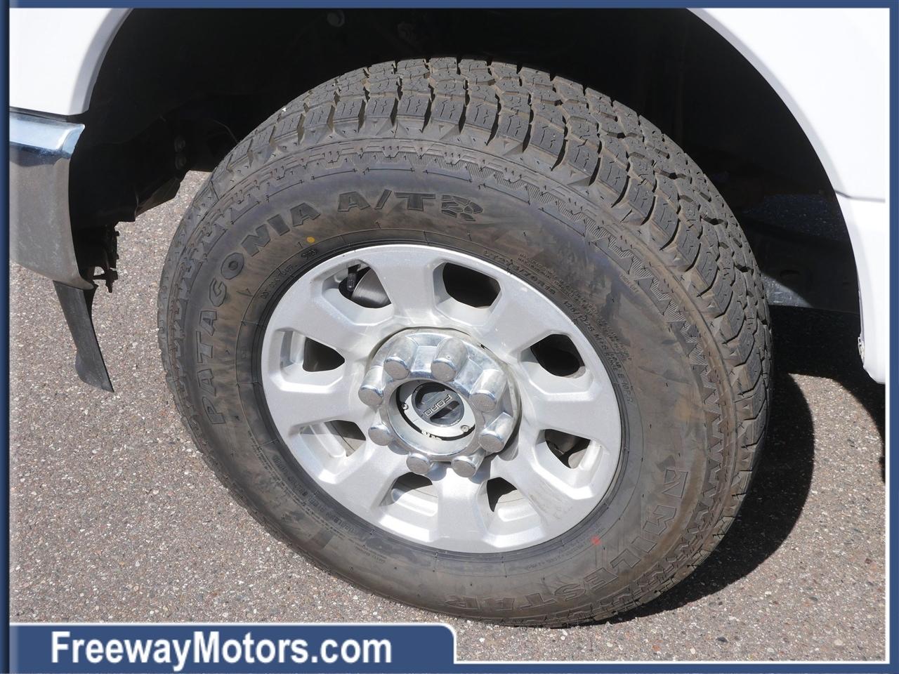 Ford Super Duty F-350 SRW XLT 4WD Crew Cab 8' Box 2024