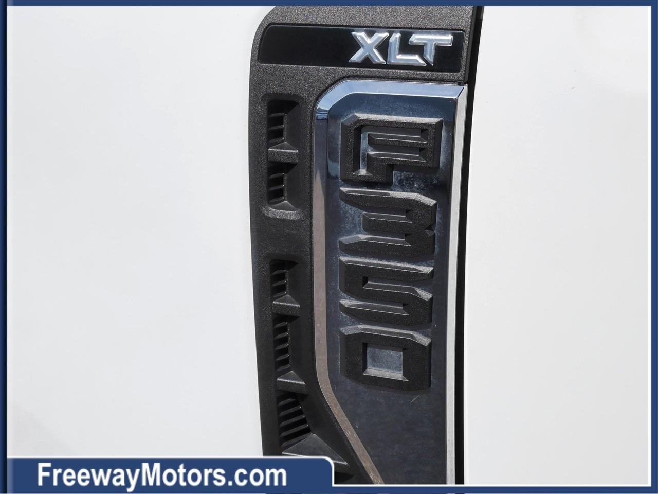 Ford Super Duty F-350 SRW XLT 4WD Crew Cab 8' Box 2024
