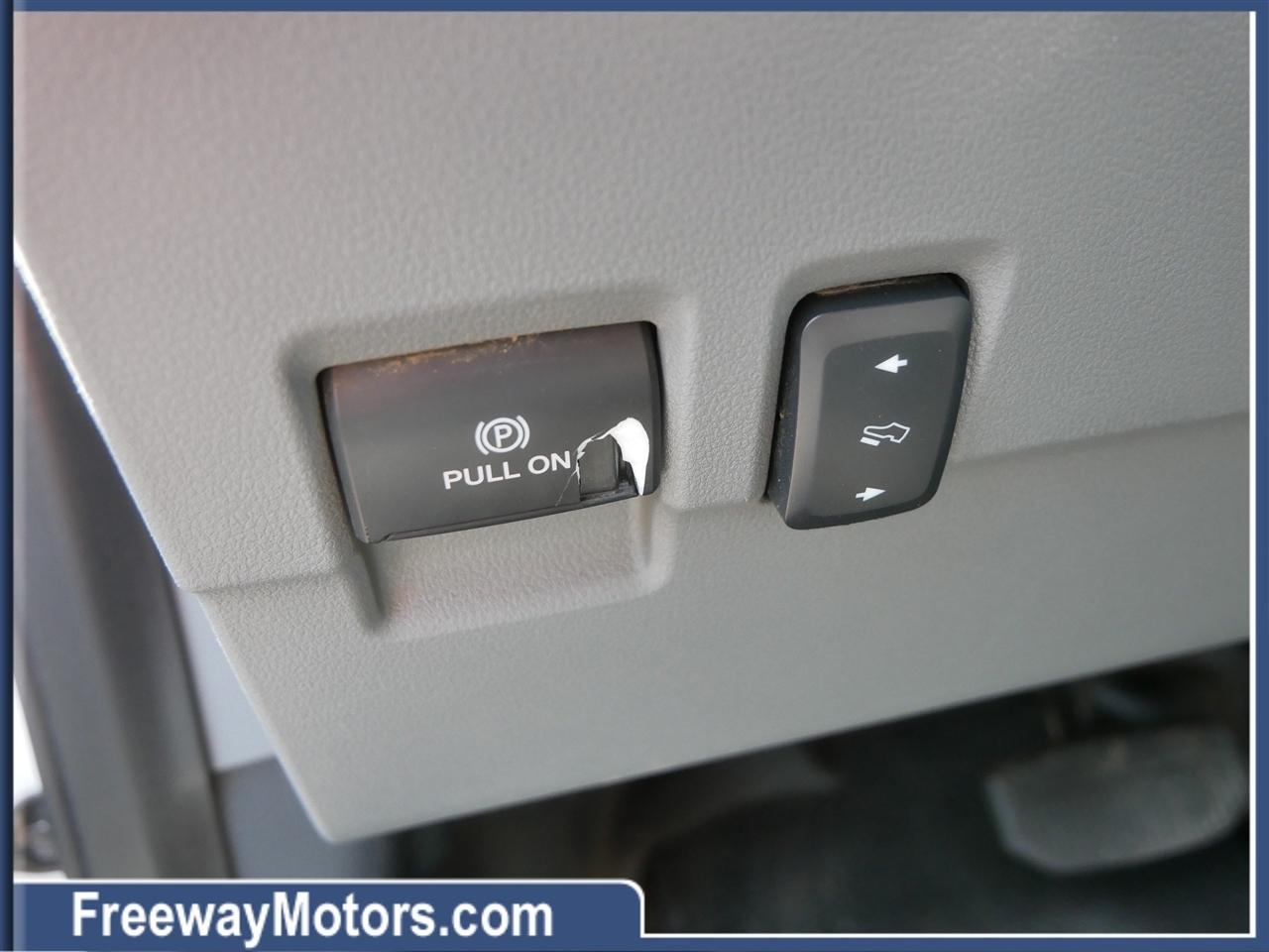 Ford Super Duty F-350 SRW XLT 4WD Crew Cab 8' Box 2024