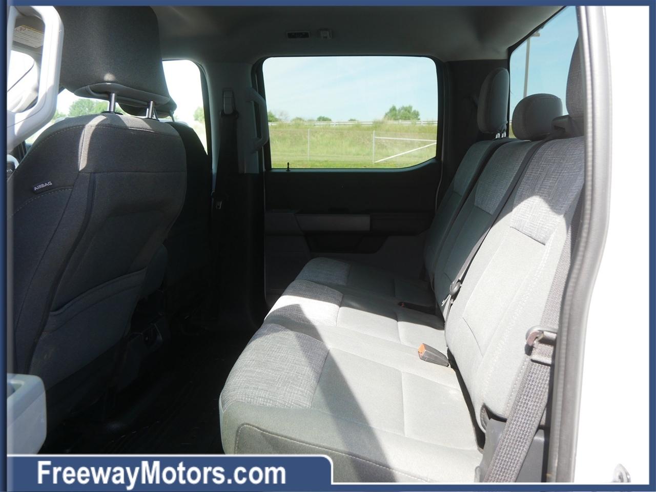 Ford Super Duty F-350 SRW XLT 4WD Crew Cab 8' Box 2024