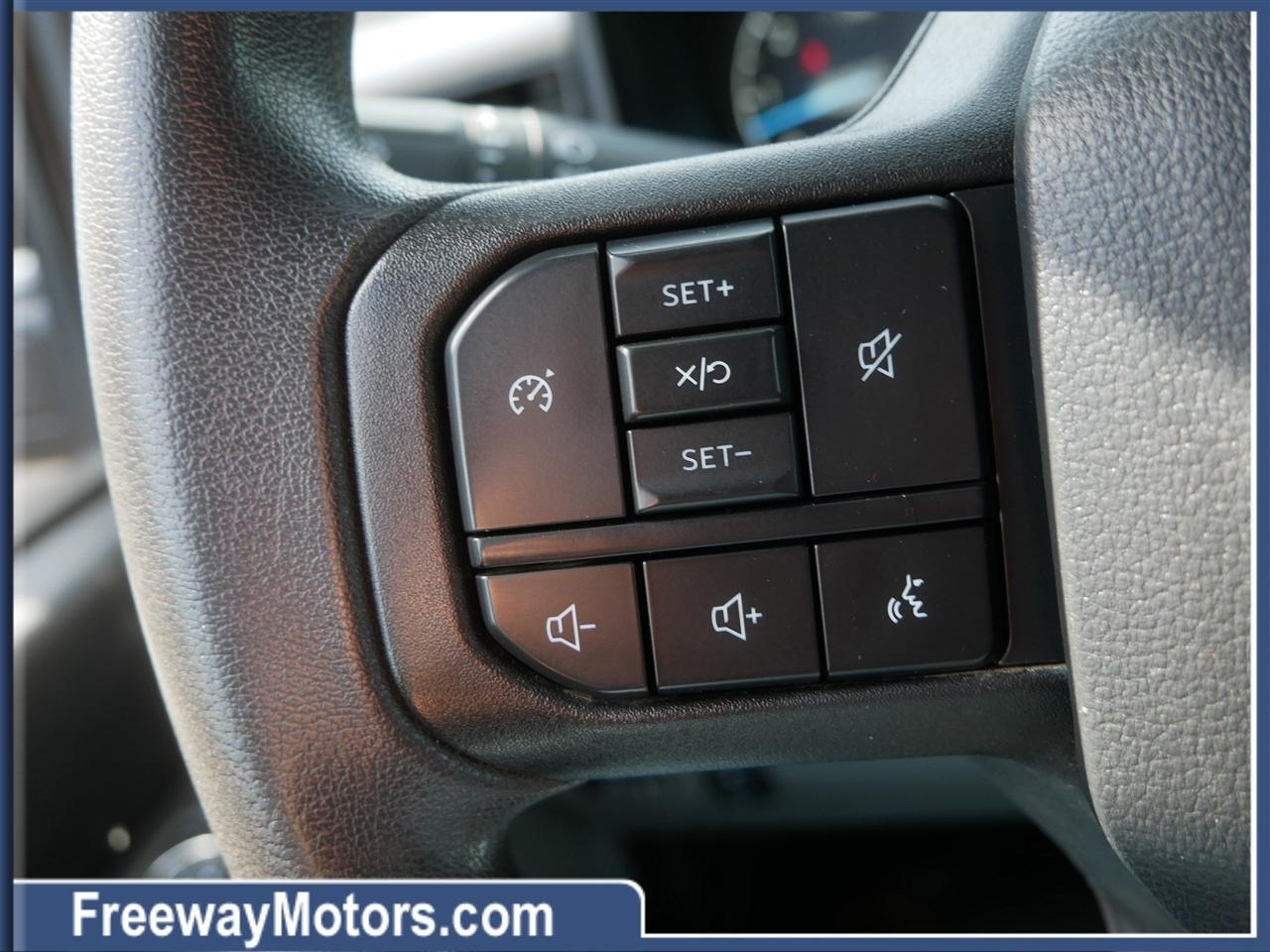 Ford Super Duty F-350 SRW XLT 4WD Crew Cab 8' Box 2024