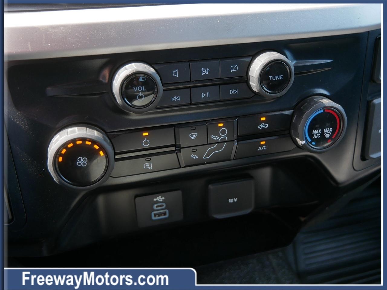 Ford Super Duty F-350 SRW XLT 4WD Crew Cab 8' Box 2024