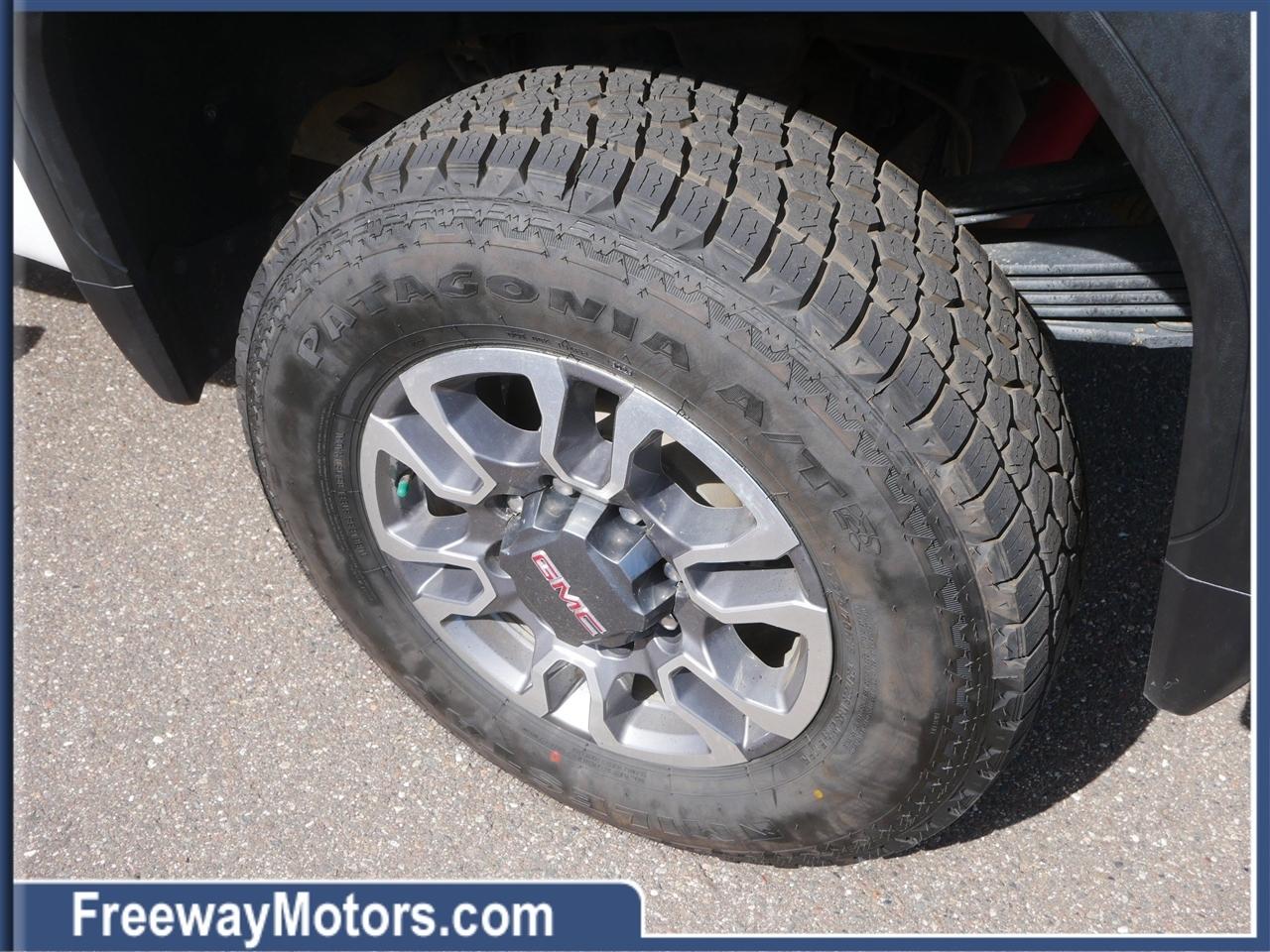 GMC Sierra 3500HD 4WD Crew Cab 172" SLE 2024