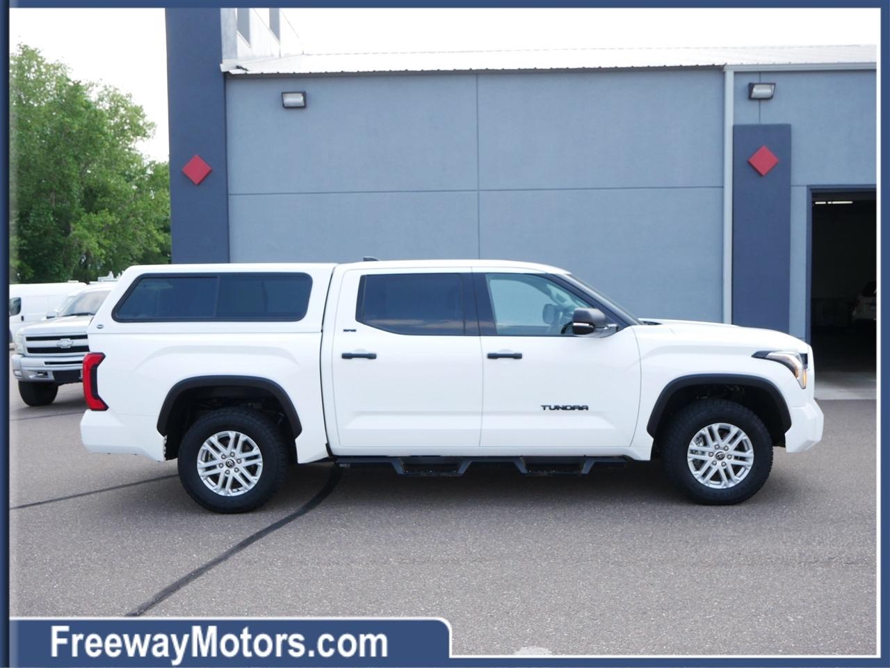 Toyota Tundra 4WD SR5 CrewMax 5.5' Bed (Natl) 2023