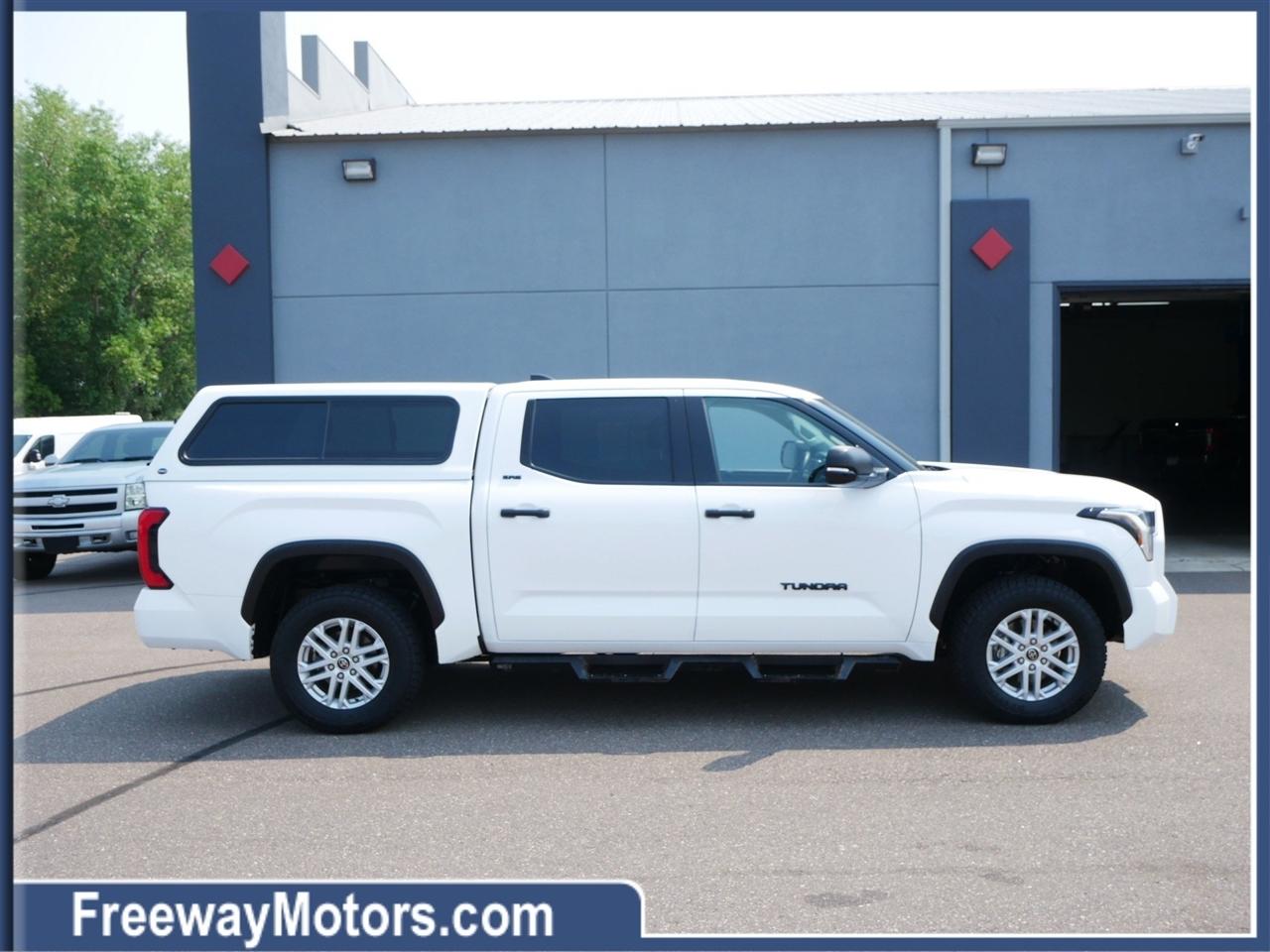 Toyota Tundra 4WD SR5 CrewMax 5.5' Bed (Natl) 2023