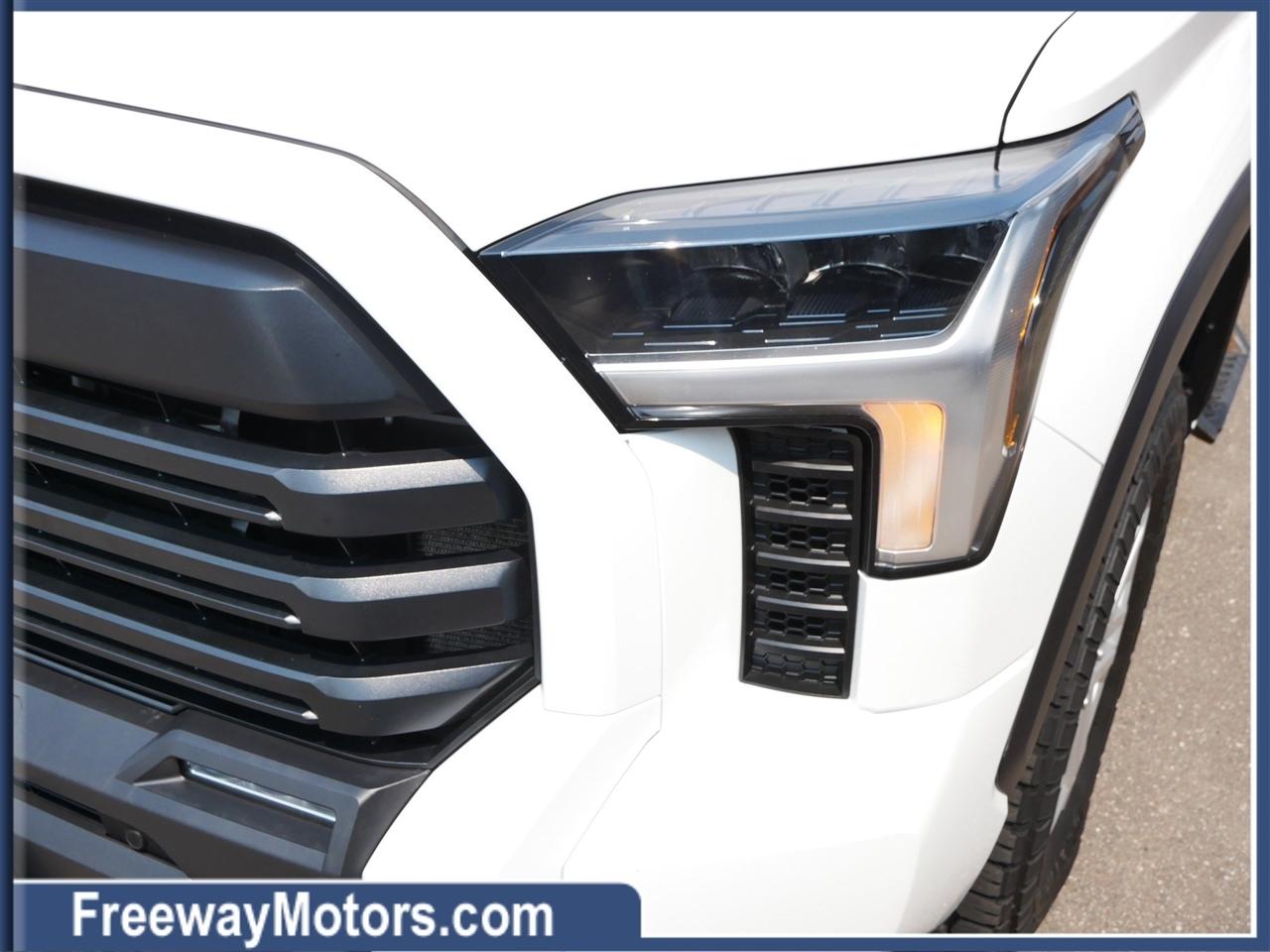 Toyota Tundra 4WD SR5 CrewMax 5.5' Bed (Natl) 2023