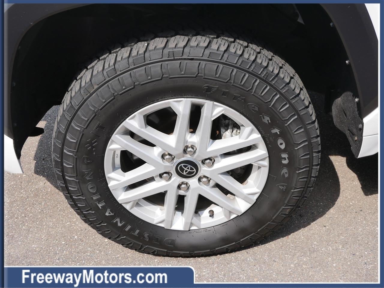 Toyota Tundra 4WD SR5 CrewMax 5.5' Bed (Natl) 2023