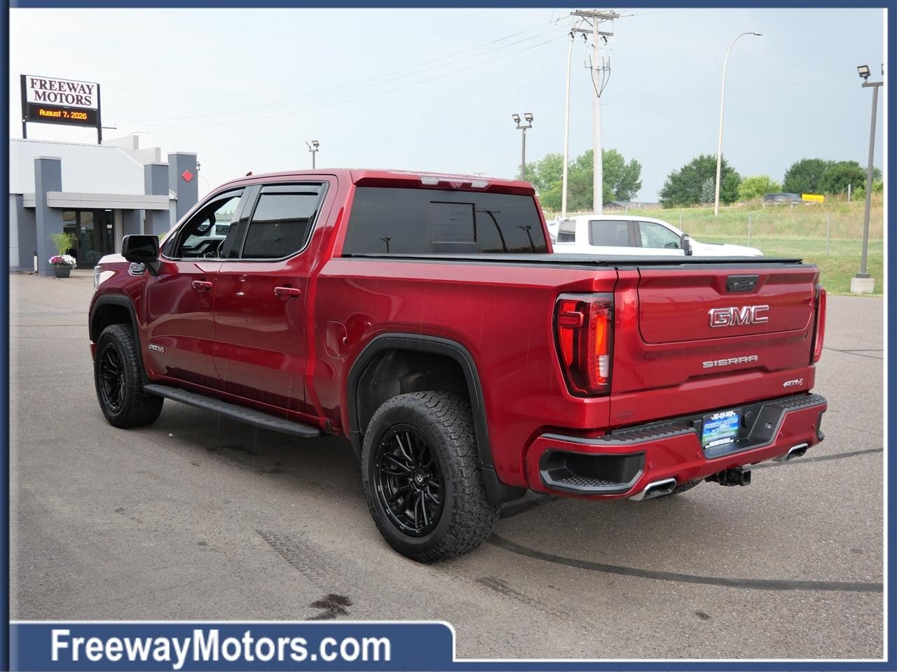 GMC Sierra 1500 4WD Crew Cab 147" AT4 2022