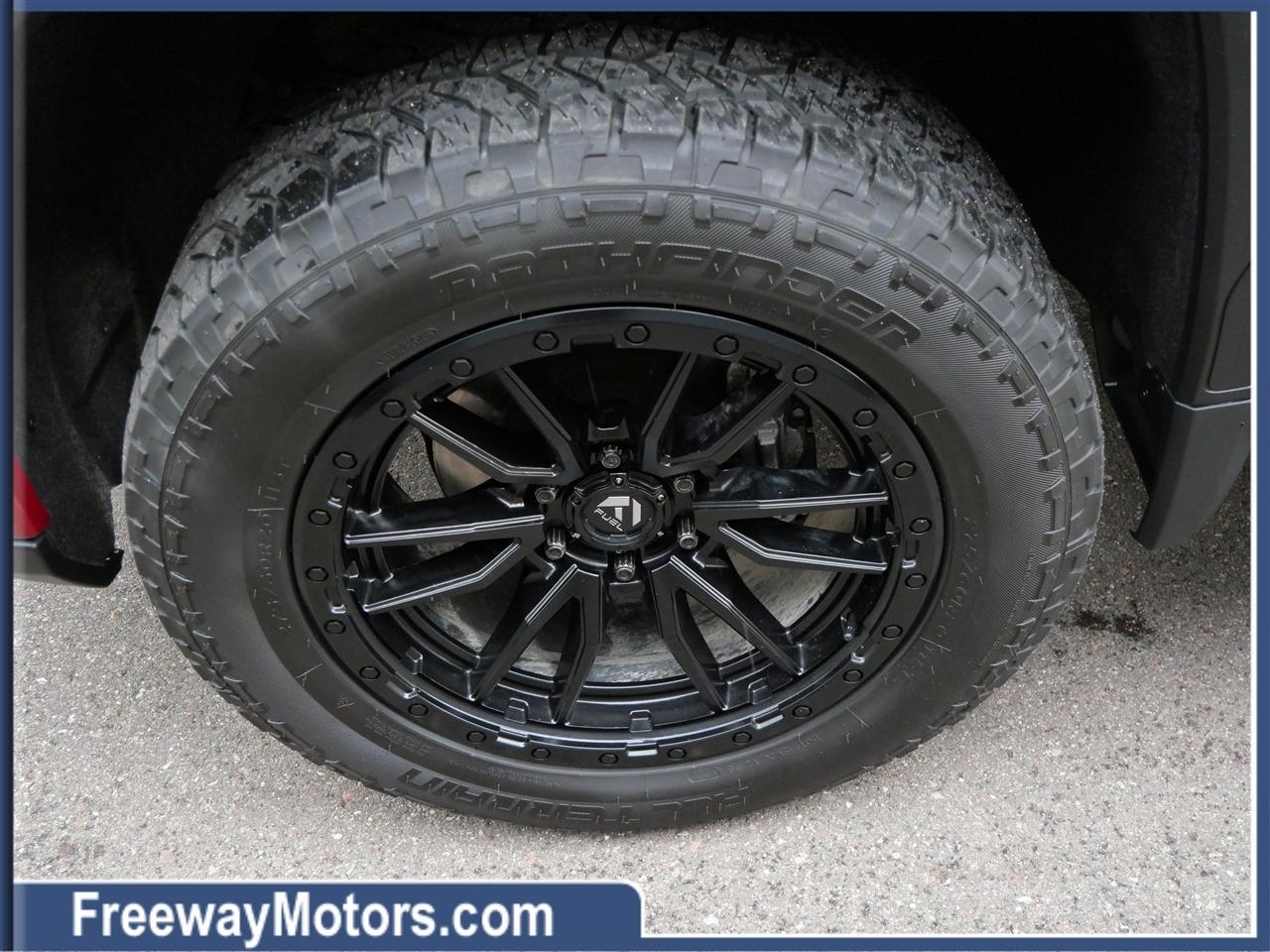 GMC Sierra 1500 4WD Crew Cab 147" AT4 2022