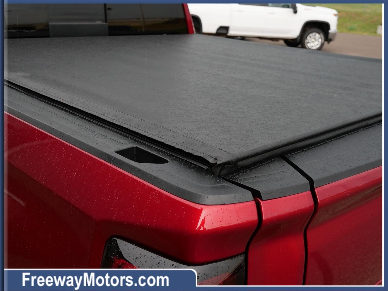 GMC Sierra 1500 4WD Crew Cab 147" AT4 2022
