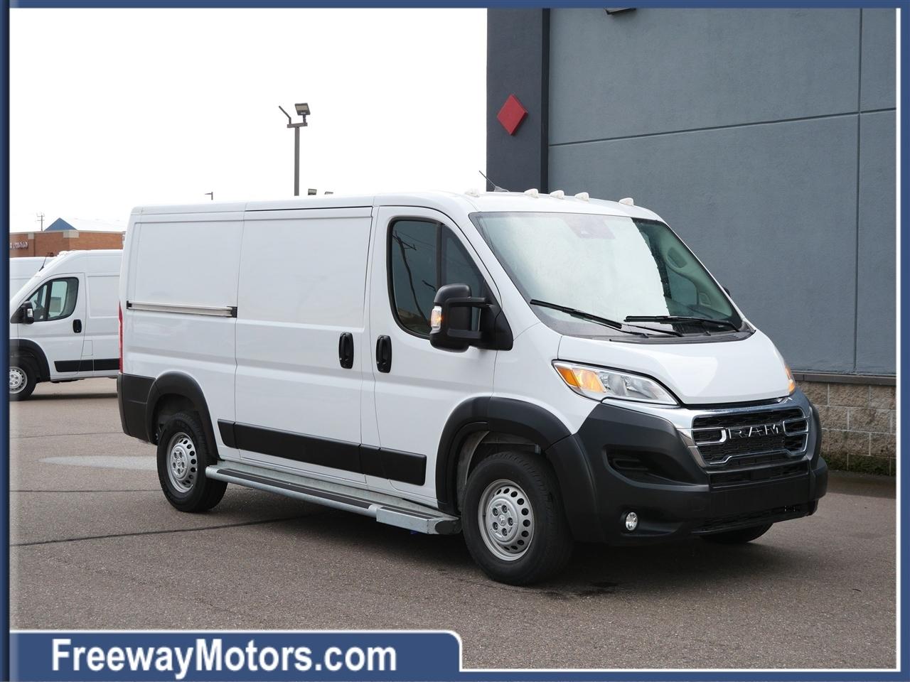 RAM ProMaster Cargo Van Tradesman 2500 Low Roof 136" WB w/Pass Seat 2025