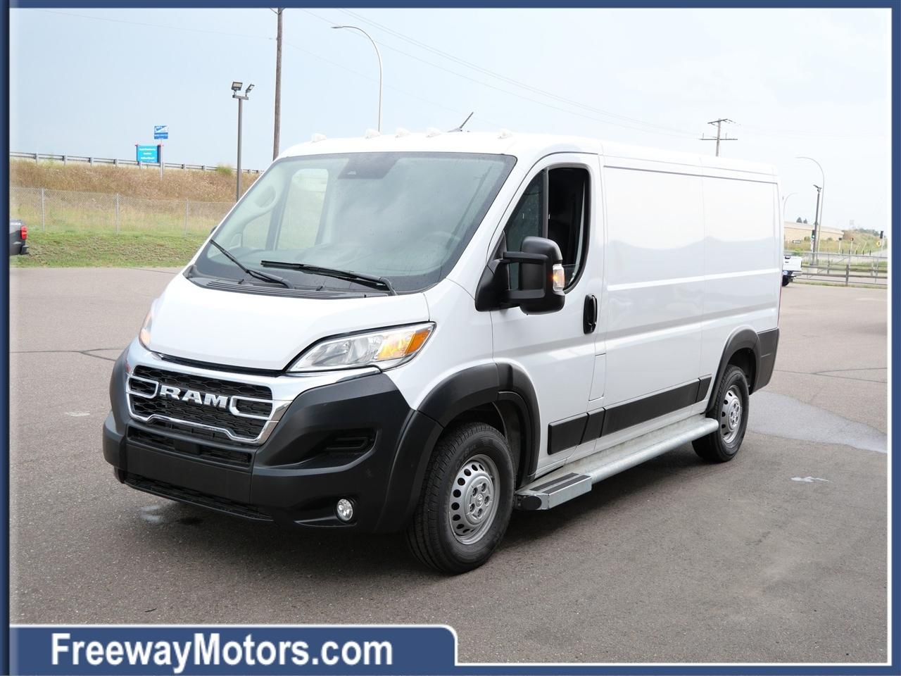 RAM ProMaster Cargo Van Tradesman 2500 Low Roof 136" WB w/Pass Seat 2025