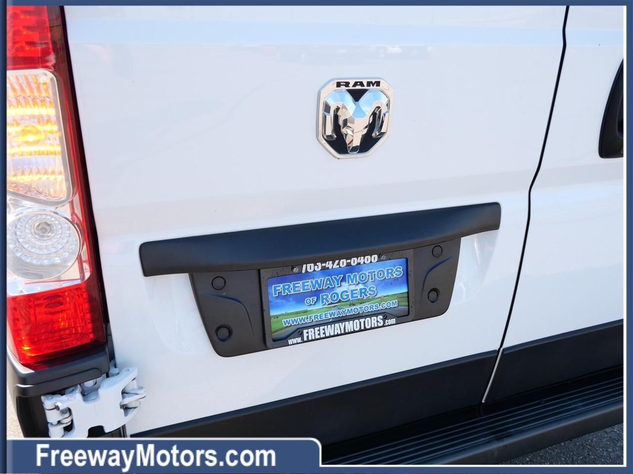 RAM ProMaster Cargo Van Tradesman 1500 Low Roof 118" WB w/Pass Seat 2024