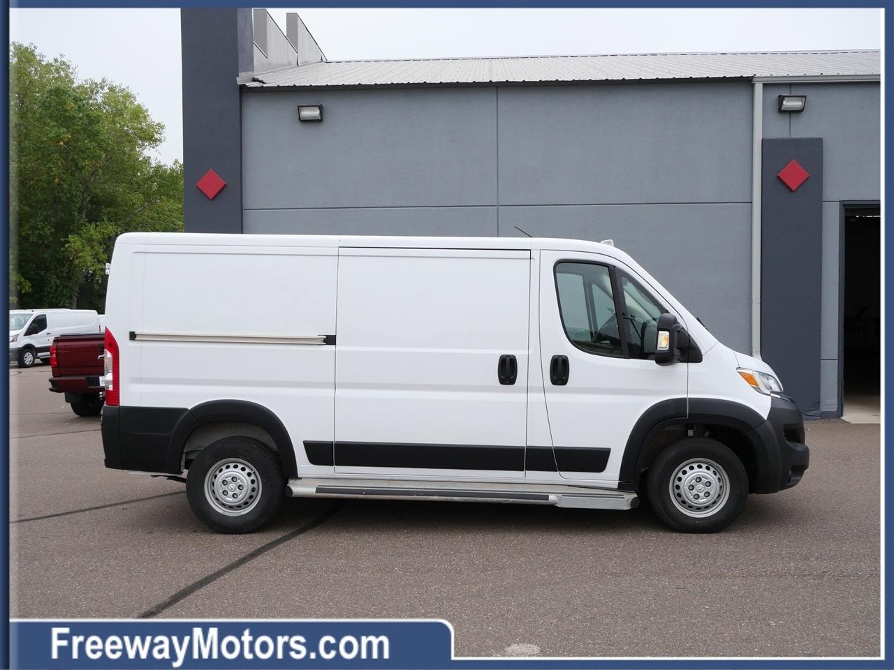 RAM ProMaster Cargo Van Tradesman 2500 Low Roof 136" WB w/Pass Seat 2025