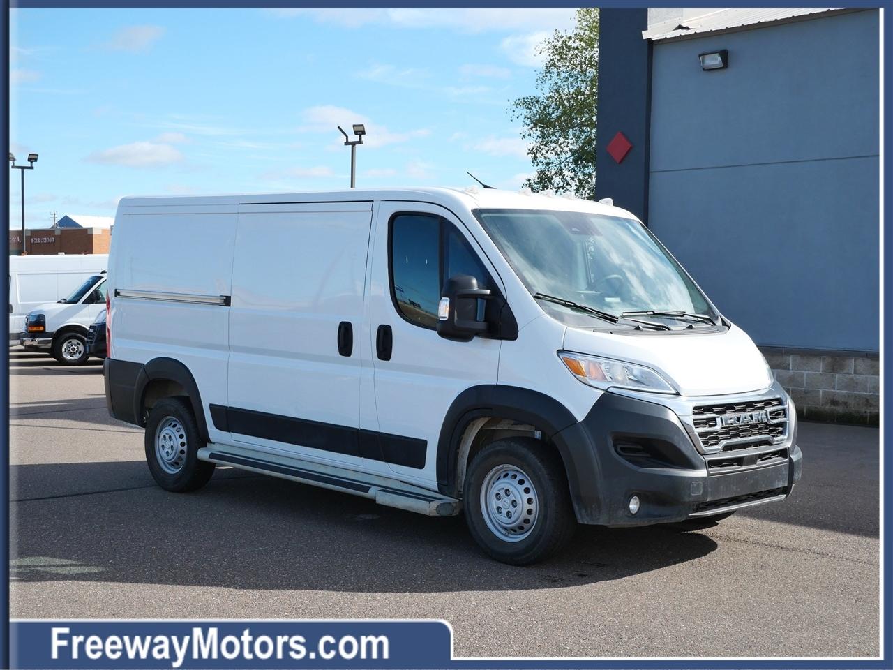 2025 RAM ProMaster Cargo Van Tradesman 2500 Low Roof 136" WB w/Pass Seat
