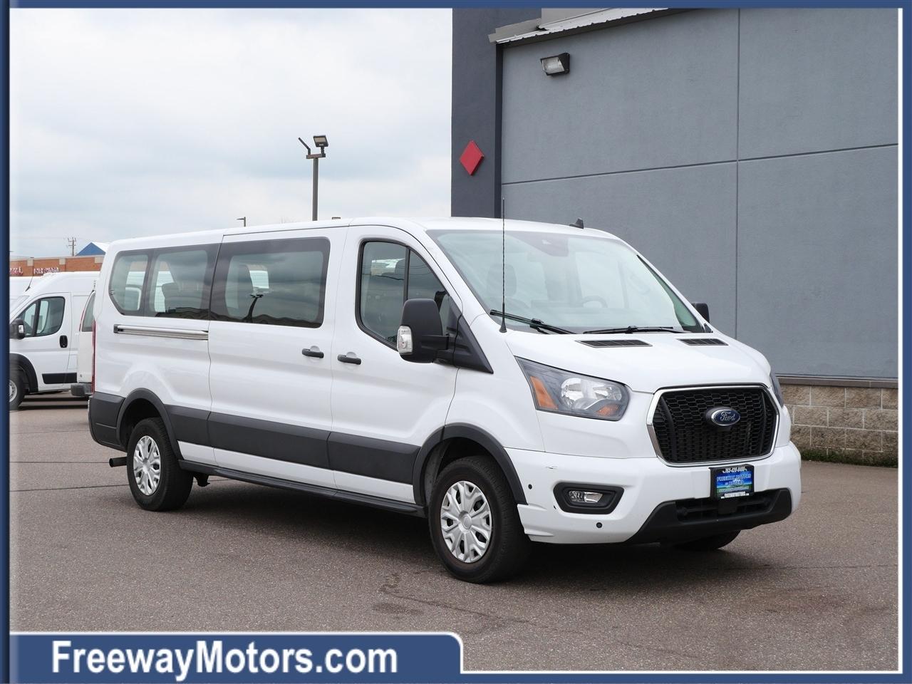 2025 Ford Transit Passenger Wagon T-350 148" Low Roof XL RWD