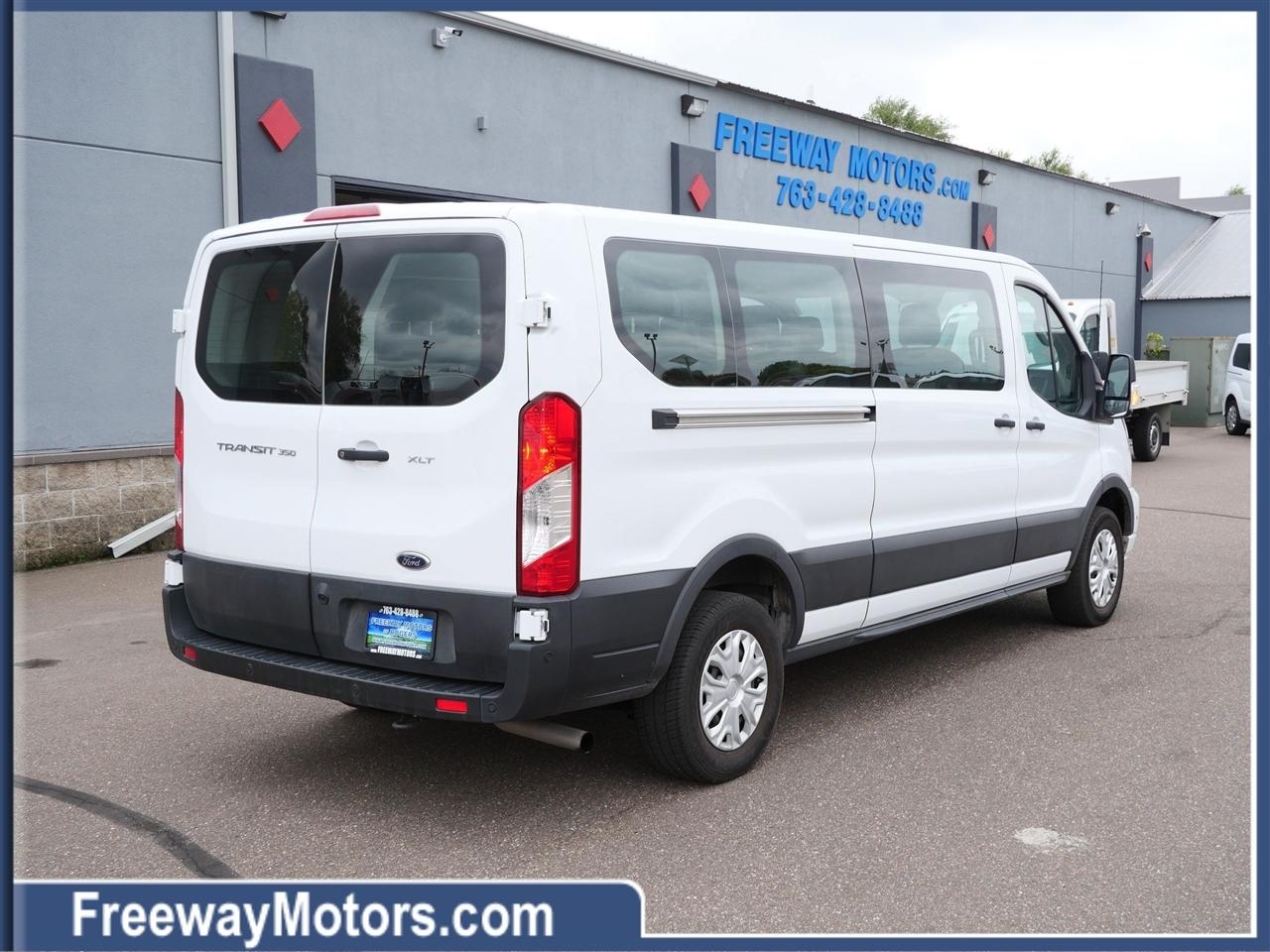 Ford Transit Passenger Wagon T-350 148" Low Roof XLT RWD 2025