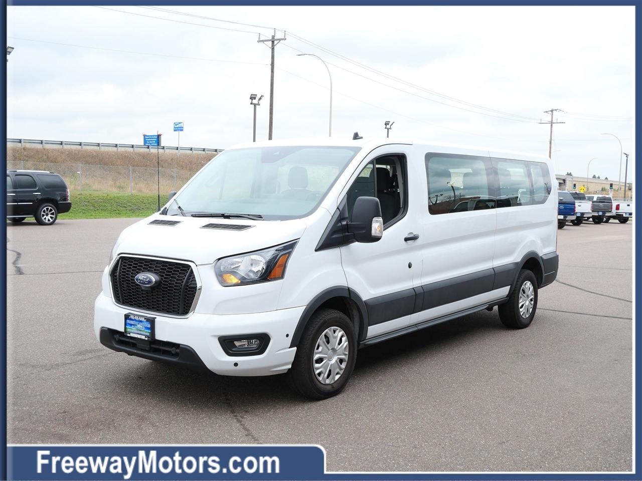 Ford Transit Passenger Wagon T-350 148" Low Roof XLT RWD 2025