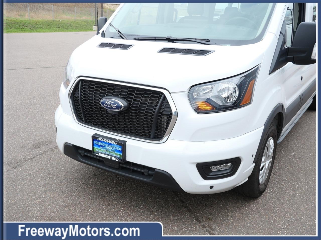 Ford Transit Passenger Wagon T-350 148" Low Roof XLT RWD 2025
