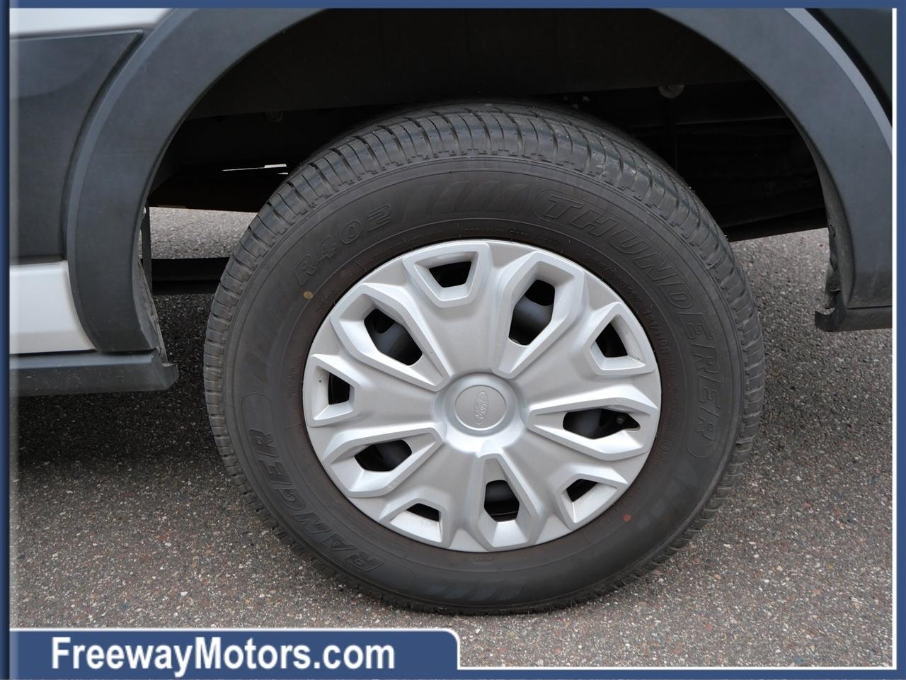 Ford Transit Passenger Wagon T-350 148" Low Roof XLT RWD 2025