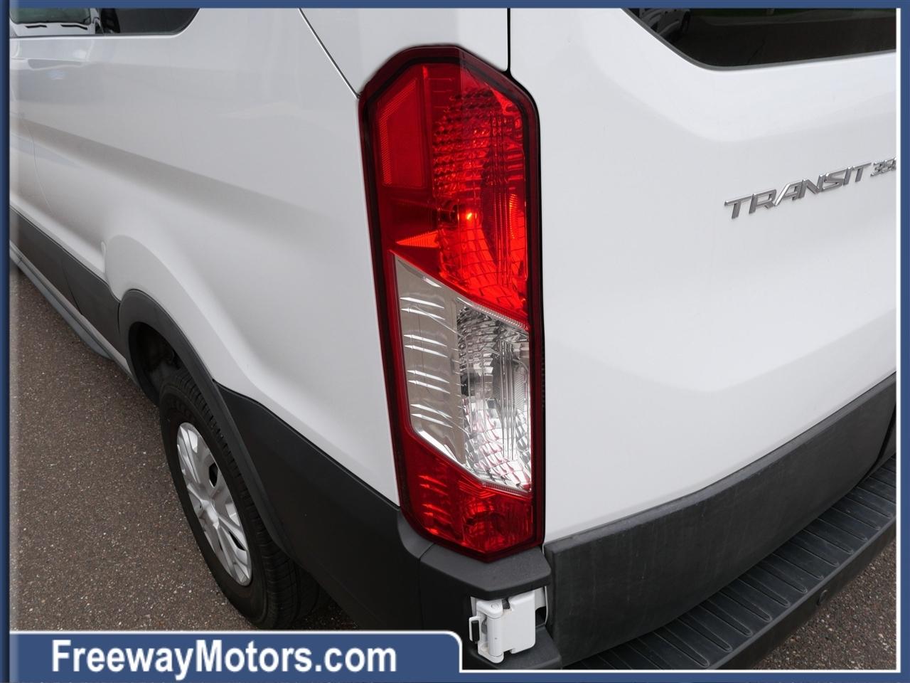 Ford Transit Passenger Wagon T-350 148" Low Roof XLT RWD 2025