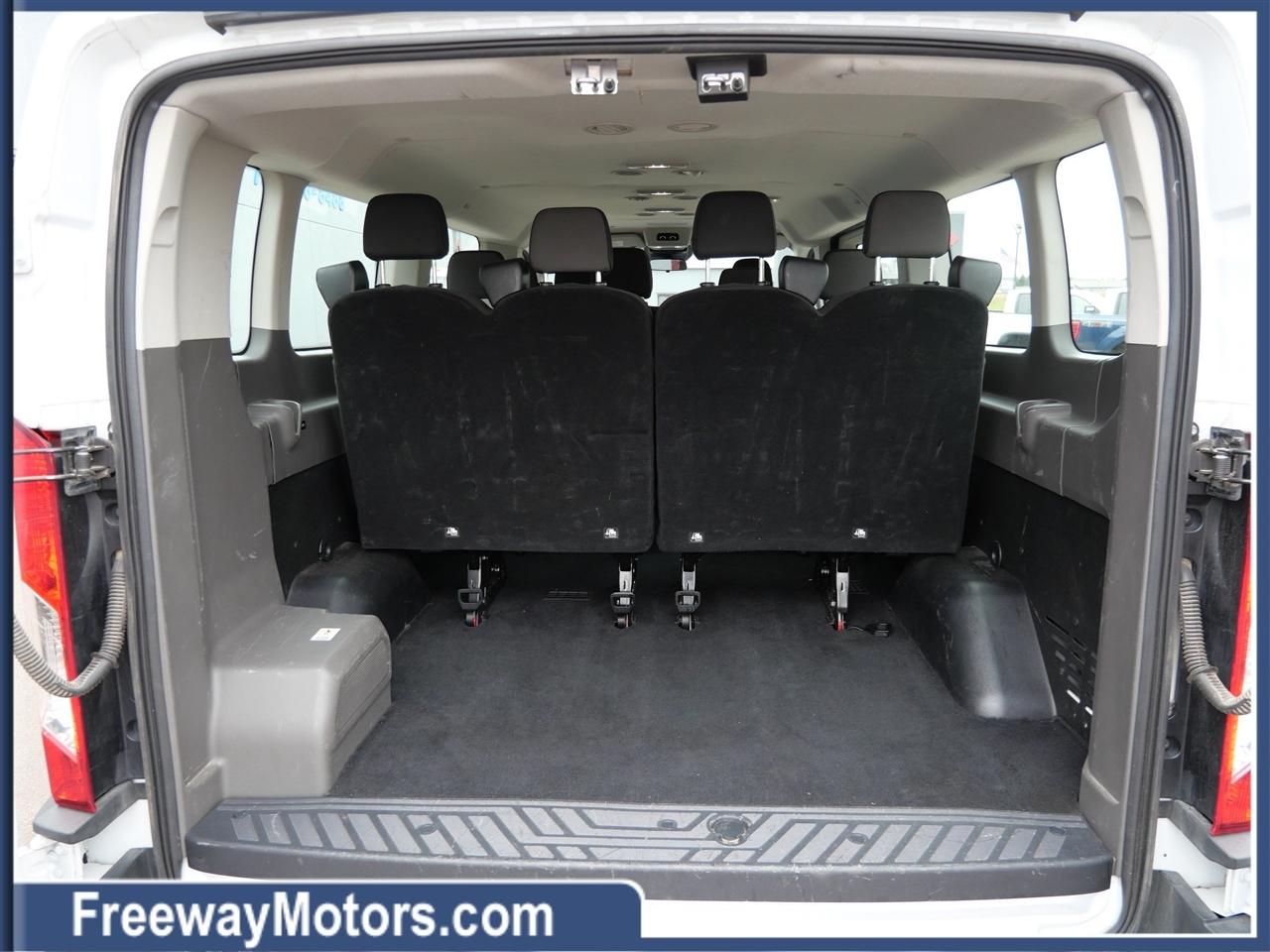 Ford Transit Passenger Wagon T-350 148" Low Roof XLT RWD 2025
