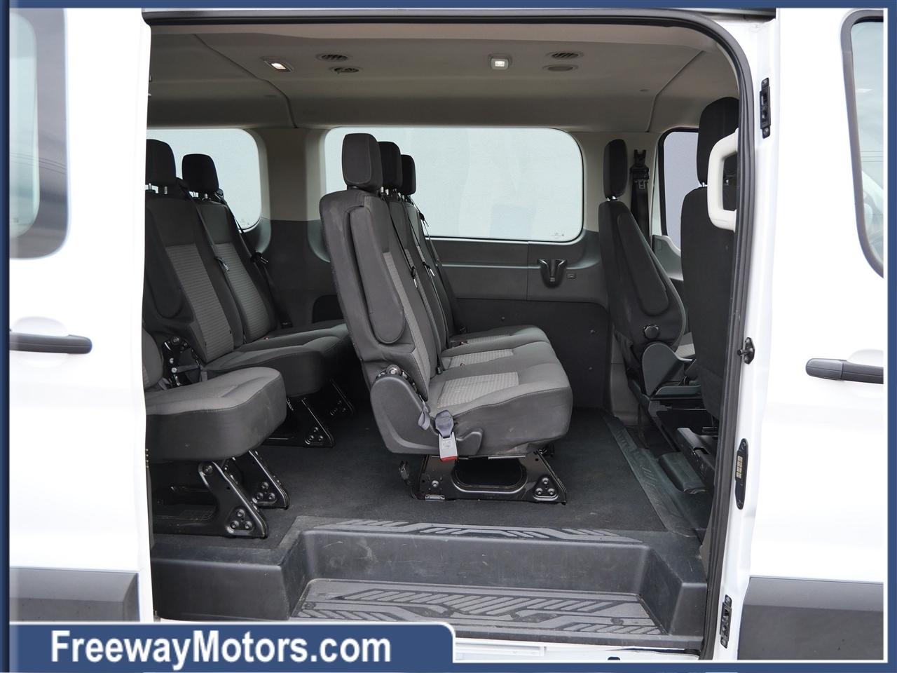 Ford Transit Passenger Wagon T-350 148" Low Roof XLT RWD 2025