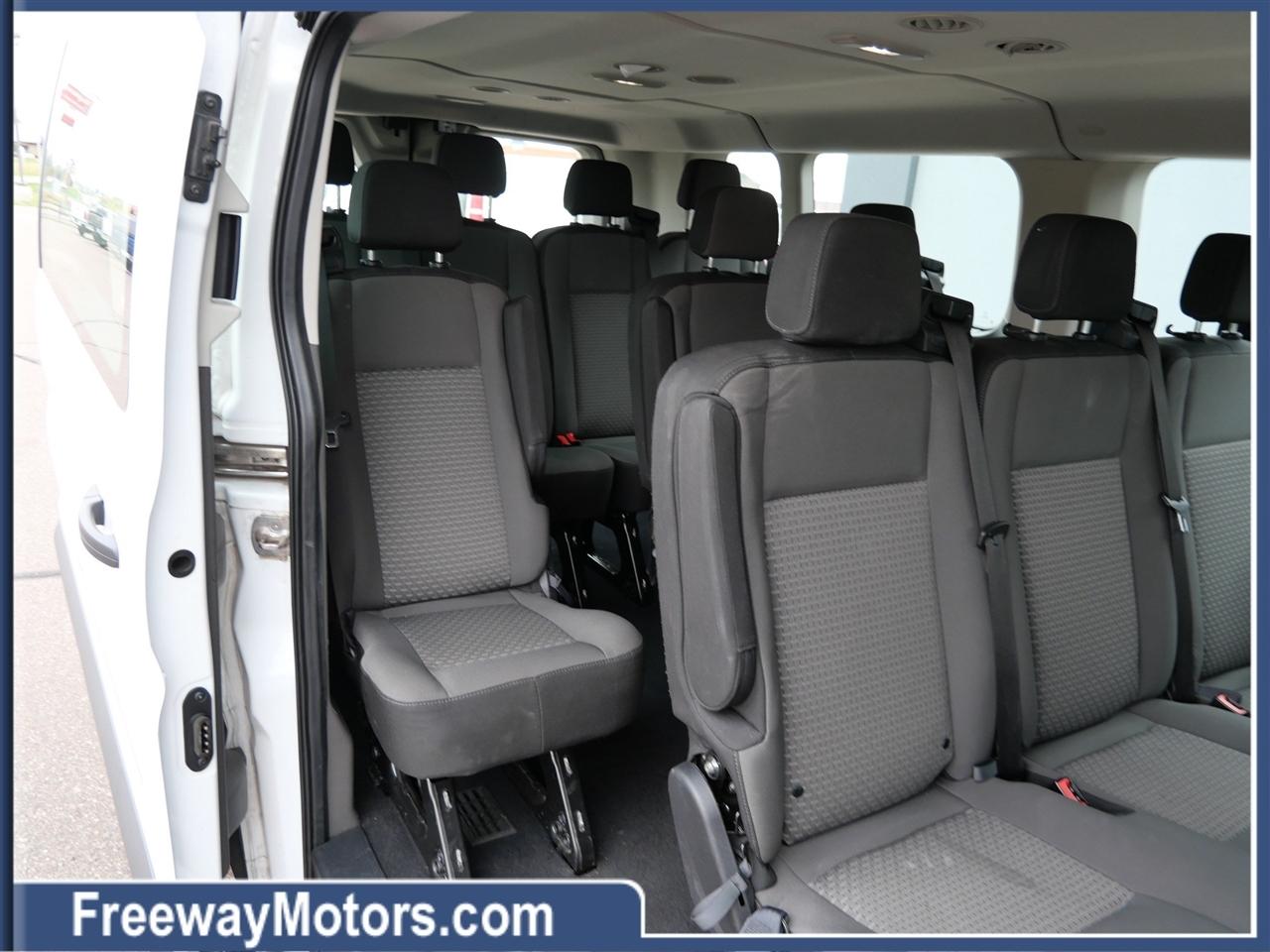 Ford Transit Passenger Wagon T-350 148" Low Roof XLT RWD 2025