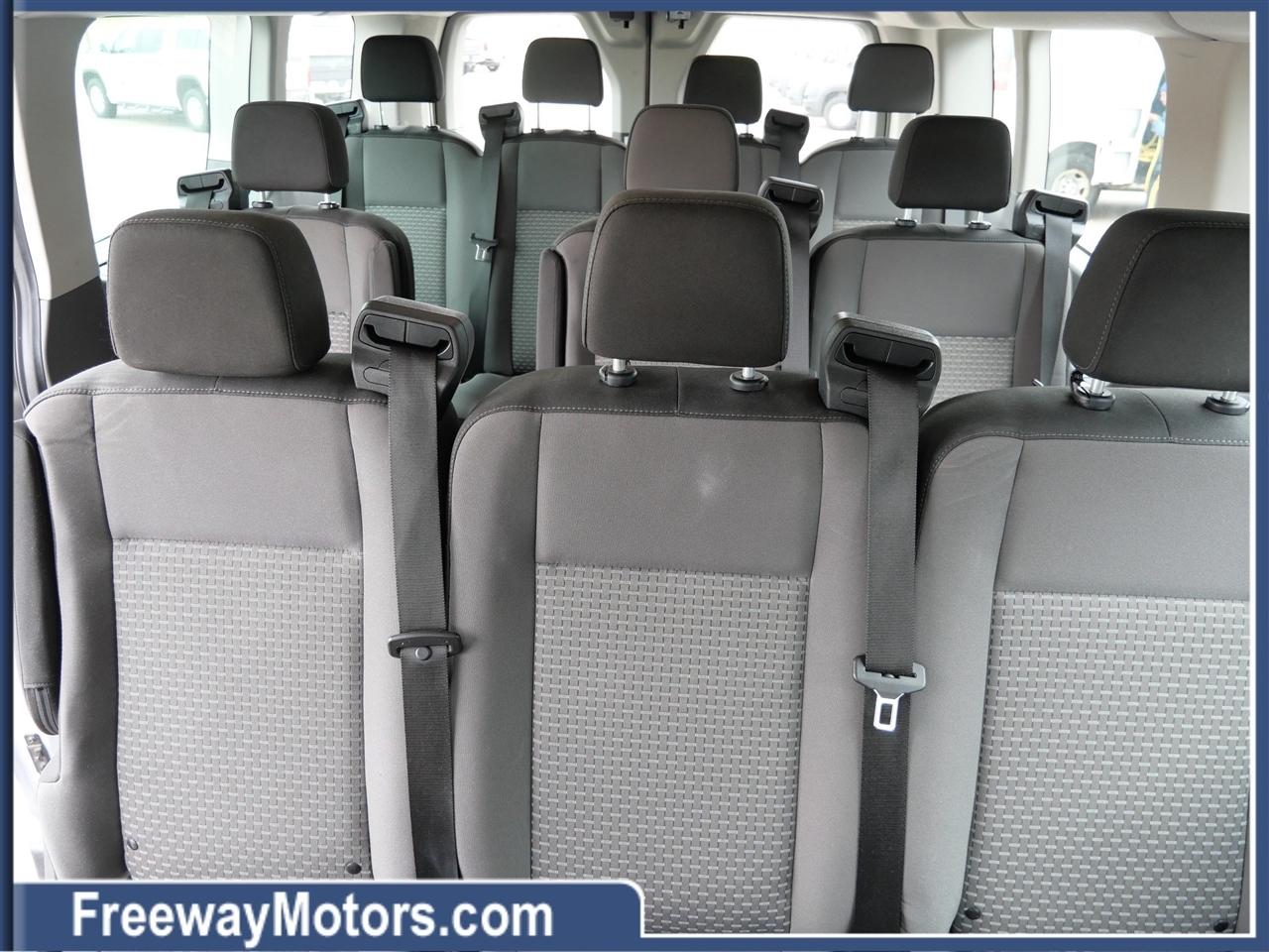 Ford Transit Passenger Wagon T-350 148" Low Roof XLT RWD 2025