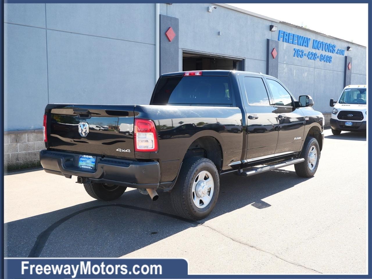 RAM 2500 Tradesman 4x4 Crew Cab 6'4" Box 2022