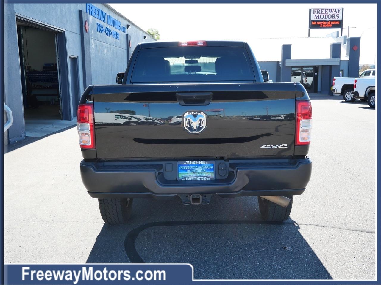 RAM 2500 Tradesman 4x4 Crew Cab 6'4" Box 2022