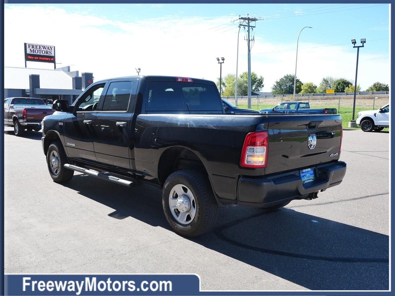 RAM 2500 Tradesman 4x4 Crew Cab 6'4" Box 2022