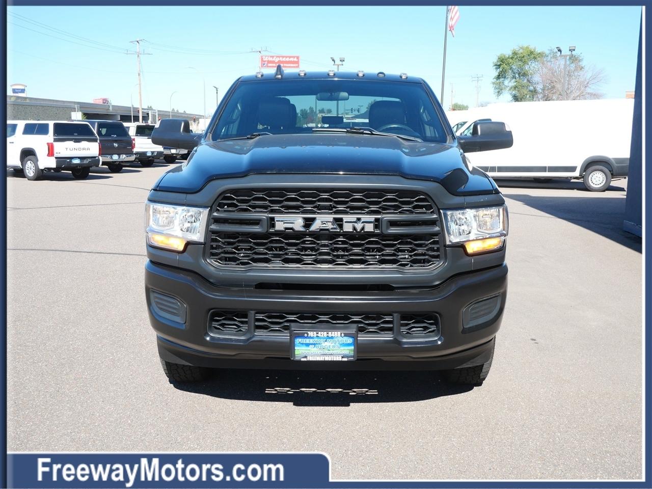 RAM 2500 Tradesman 4x4 Crew Cab 6'4" Box 2022