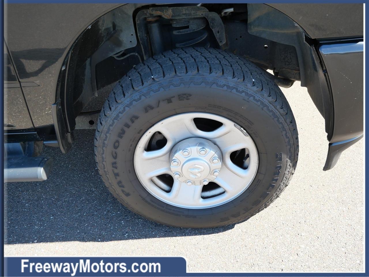 RAM 2500 Tradesman 4x4 Crew Cab 6'4" Box 2022