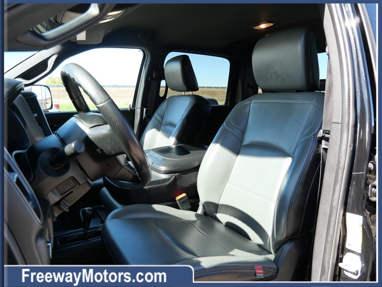 RAM 2500 Tradesman 4x4 Crew Cab 6'4" Box 2022