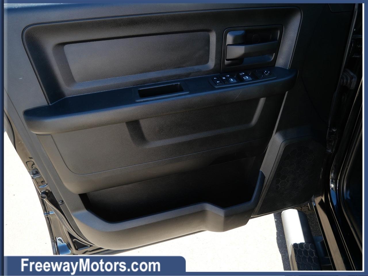 RAM 2500 Tradesman 4x4 Crew Cab 6'4" Box 2022